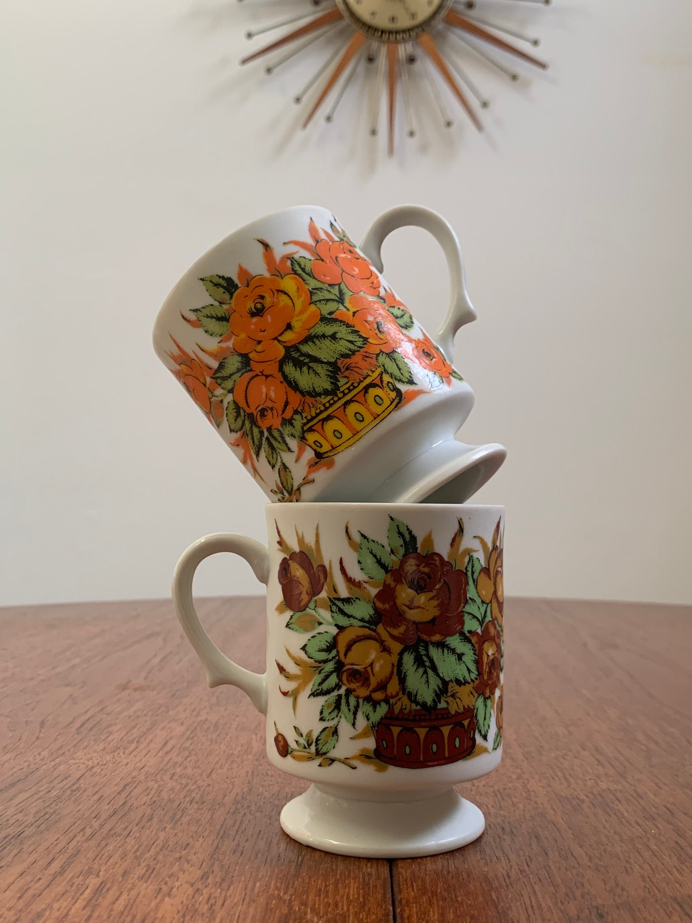 Fabulous Retro Japan Pedestal Porcelain Mugs With Flower Fabulous Retro Japan Pedestal Porcelain Mugs With Flower