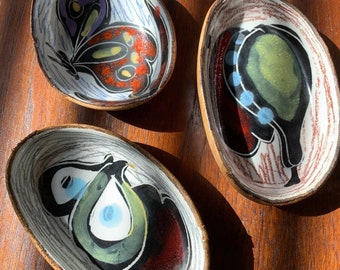 Mid century Fantoni Style Italian hand painted dishes leather backed Italy