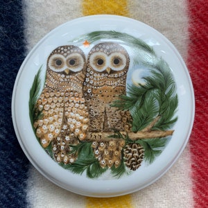 L. Sonitas “Fauna Fantasy” trinket or jewel box dish for Vista Alegre 1985