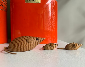 Leuke groep houten en leren muizen uit het midden van de eeuw