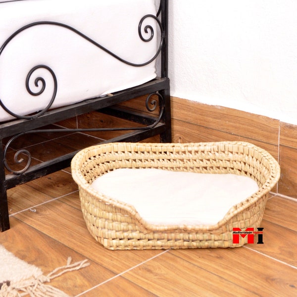 Chloe & Zain All Natural Wicker Pet Bed with Washable Pad Cover