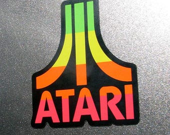 Retro ATARI Magnet: 80-talets nostalgi för videospel