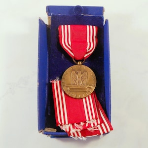 WWII Army Good Conduct Medal With Box & Extra Ribbons - Collectible Military
