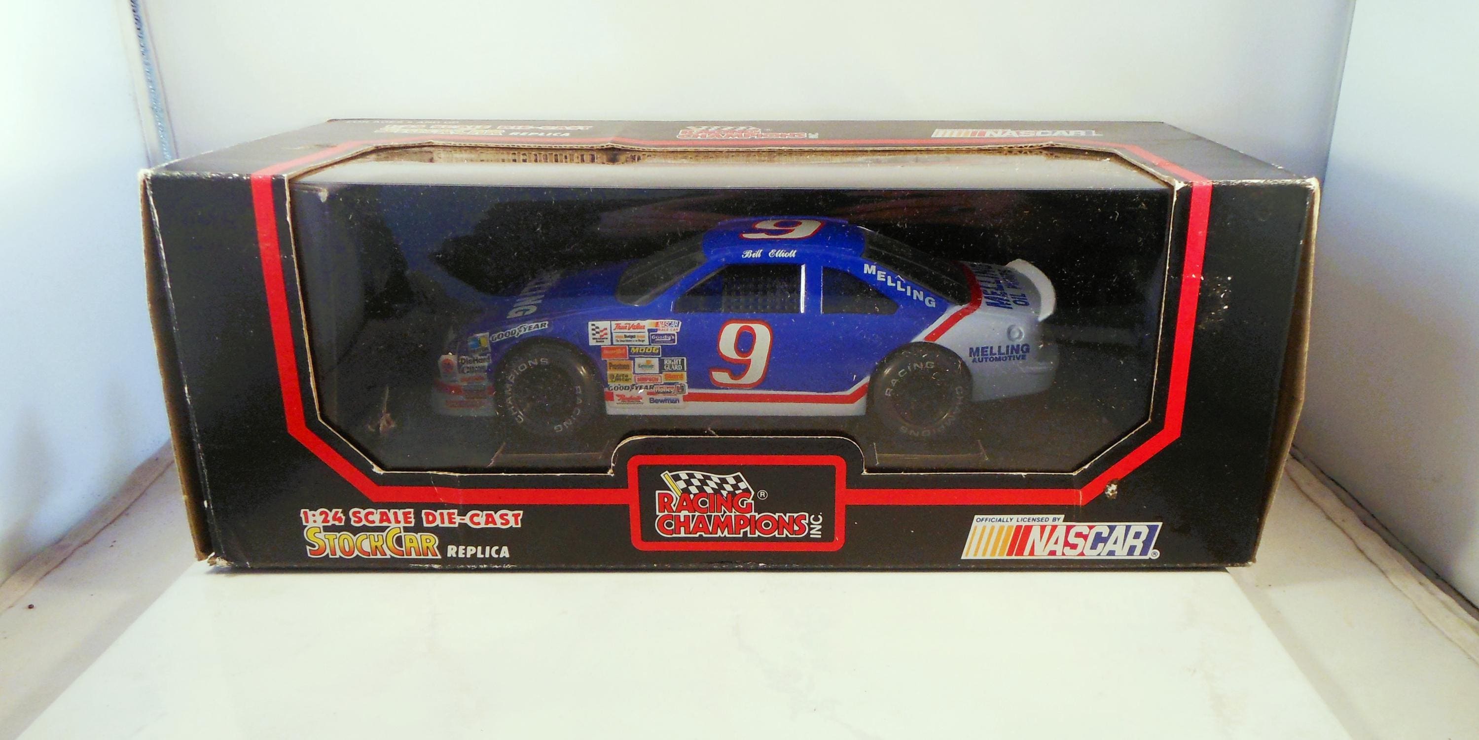 Bill Elliott #9 1:24 Scale Melling Ford Diecast Car in Original