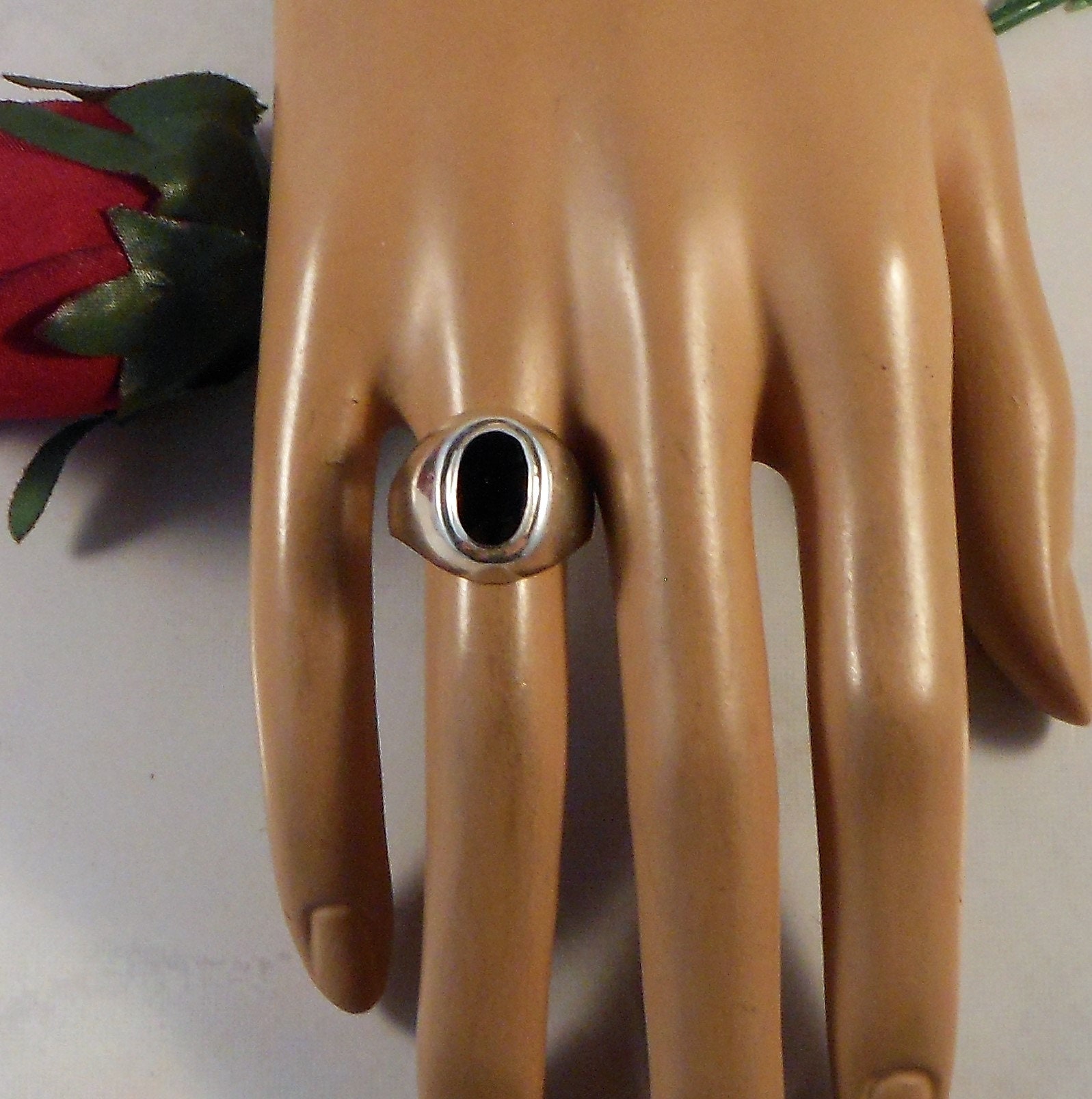 Sterling Silver Band Ring With Onyx Ring Size 8 - Stone Sterling Silver Band Ring With Onyx Ring Size 8 - Stone