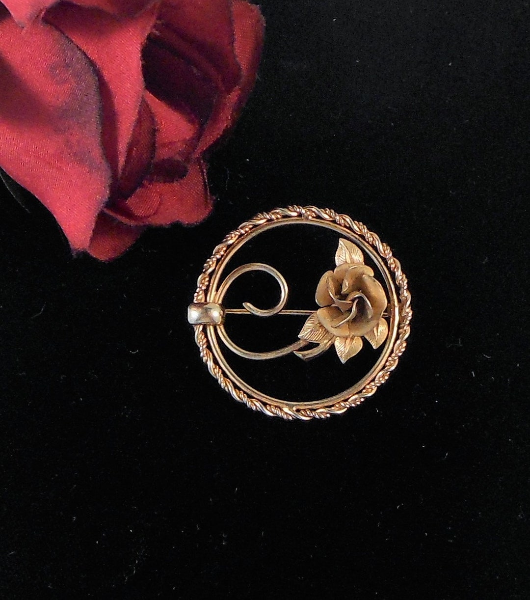 Jolie Broche Vintage – élégance Rétro, Pièce Unique
