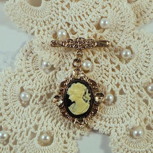 Pretty Gold Tone Cameo Brooch or Pin - Very Victorian Looking