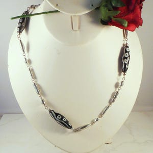 Collier long BRIGHTON Kenya en métal argenté et perles de verre artistique - Peut également être une ceinture image 2