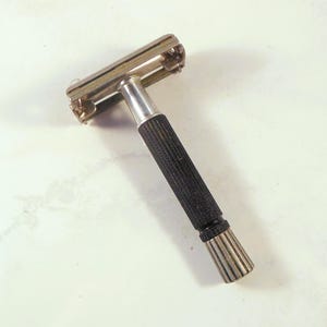 Beau rasoir de sûreté vintage GILLETTE Super Speed Flare Tip avec manche noir à double tranchant - Code de date M2 de 1967