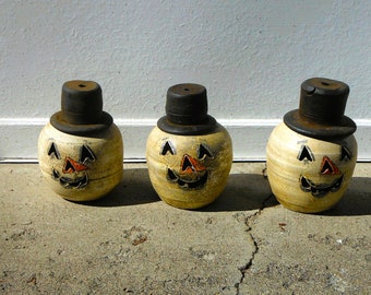 Caractéristiques peintes à la main de citrouille d'Halloween en terre cuite vintage de Hewell's - Décoration d'Halloween
