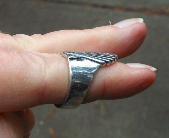 Unique Silver Tone Ring With Wings - Ring Size 6 … - image 6