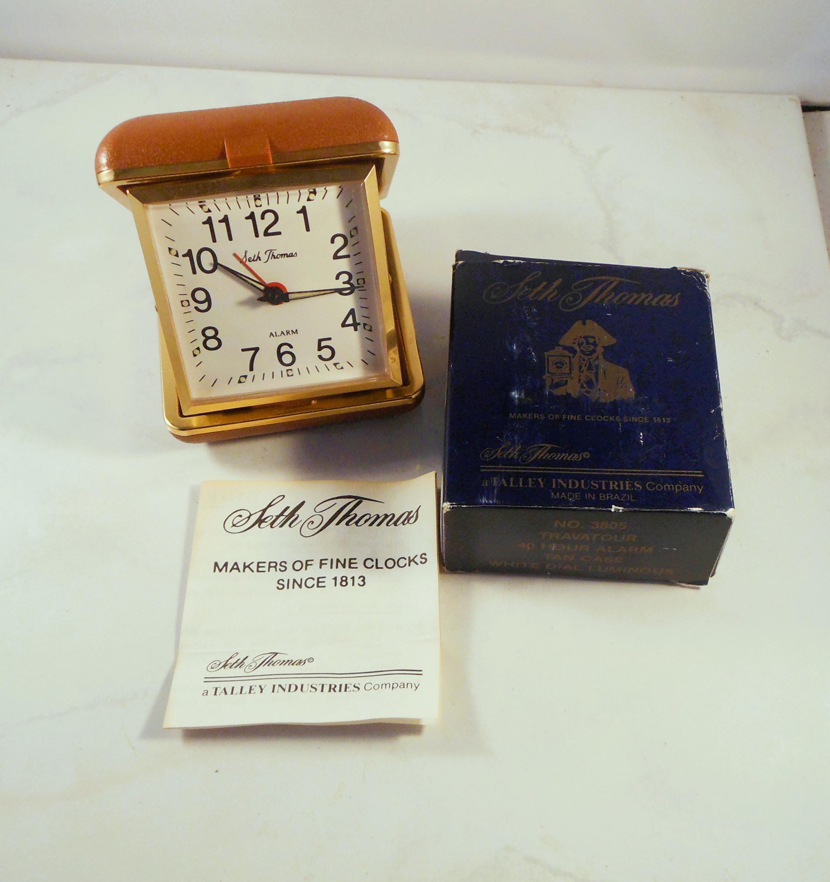 PENDULE HORLOGE AVEC LOUPE DE GROSSISSEMENT