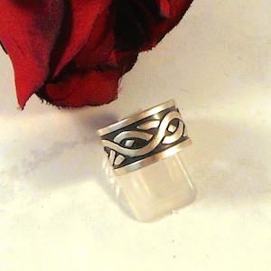 Sterling Silver Band Ring With Braided Wave Design in Center - Ring Size 6 - Made in Mexico - Unisex Ring