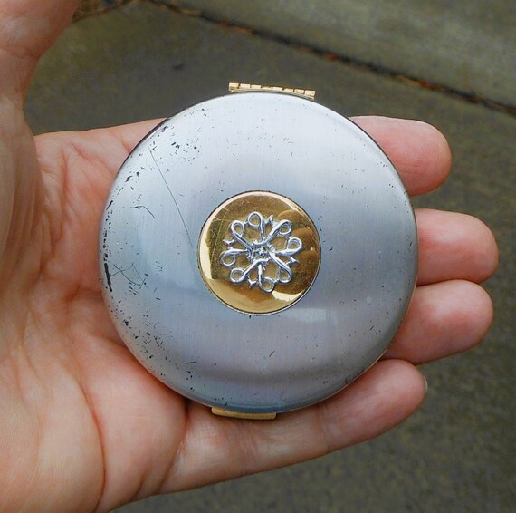 Vintage AVON Silver Compact - Purse Mirror - Powd… - image 4