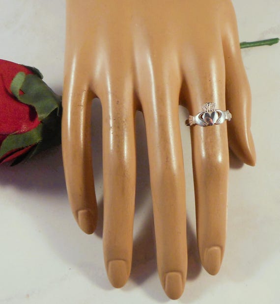 Sterling Silver Claddagh Ring Made in Ireland Siz… - image 4