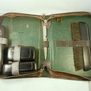 Vintage 1930&#39;s Gentleman&#39;s Travel Grooming Kit Genuine Leather Case With Containers