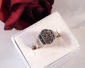 Sterling Silver Ring With Marcasite Stones Ring Size 7 3/4 - Free Shipping Within the USA