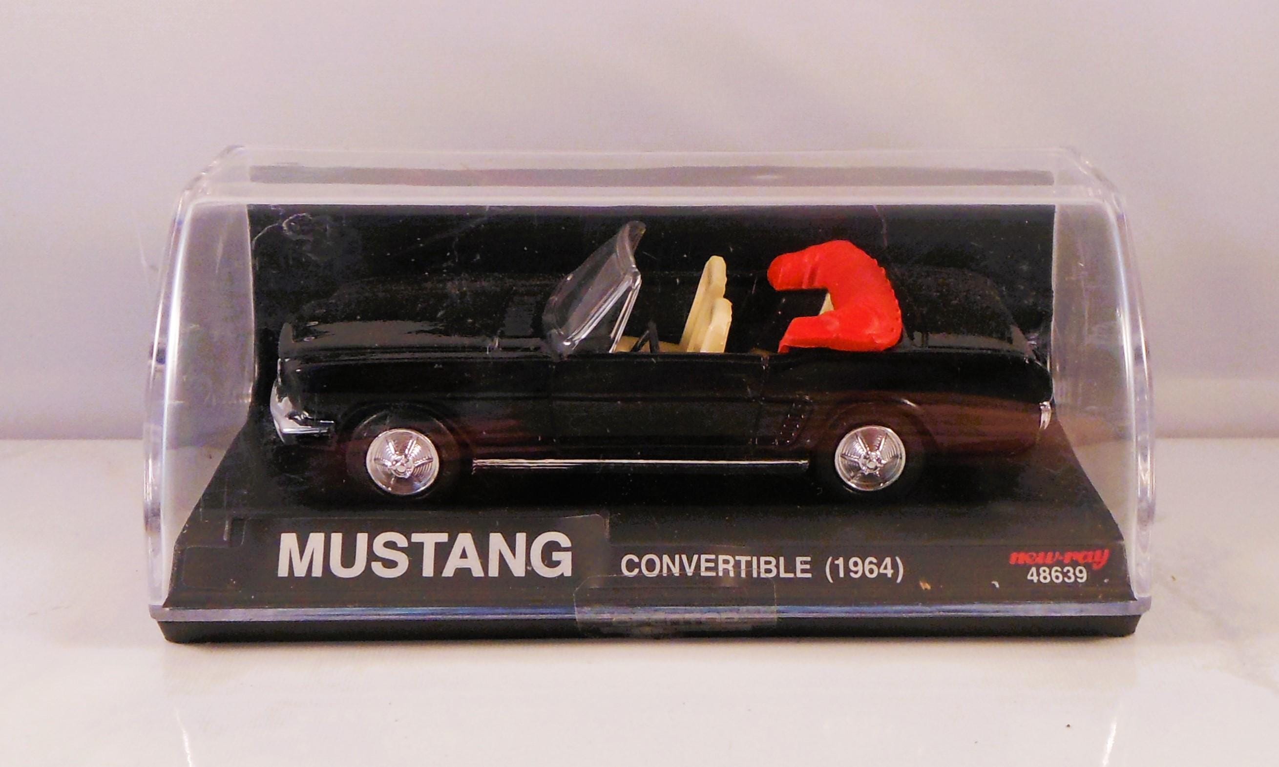 Ford Mustang Convertible 1965 – Hachette – Échelle 1:24 – Diecast Blanche – HT4822