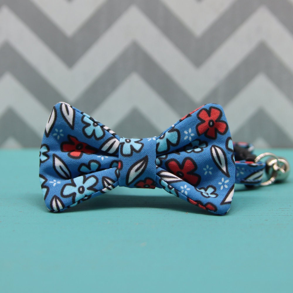 Cat Bow Tie Collar - Bold Summer Blossoms - Breakaway w/ Bell