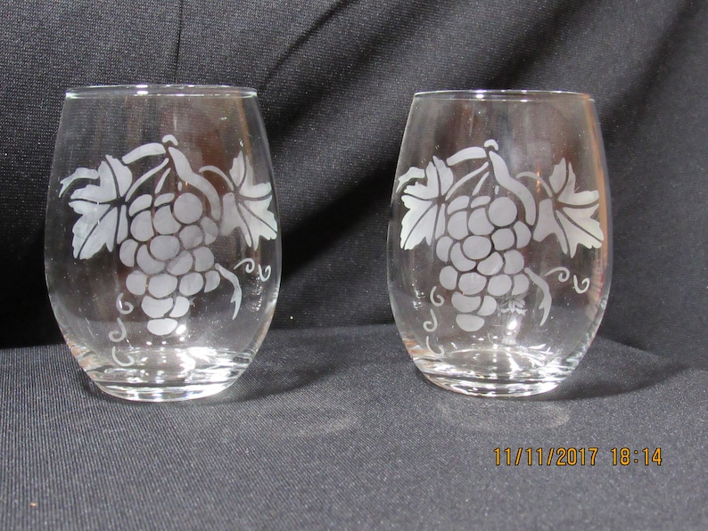 Etched Grape Stemless Wine Glasses Set of 2 Etsy