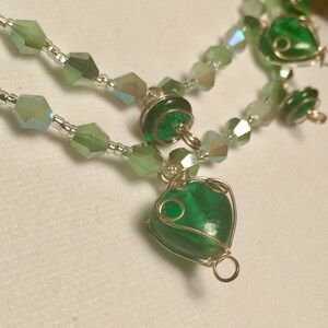 Doble cadena brillante verde y plata collar de perlas de cristal y vidrio