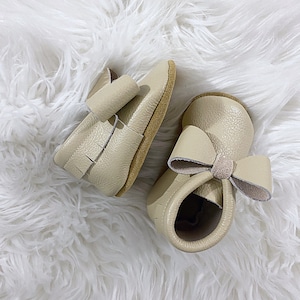 Baby moccasins - Beige Bow