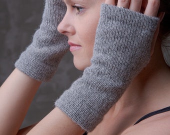 Guantes de lana de alpaca de punto gris sin dedos, calentadores de brazos en color gris, mitones de lana, guantes de alpaca de mensajes de texto, calentadores de brazos de alpaca gris