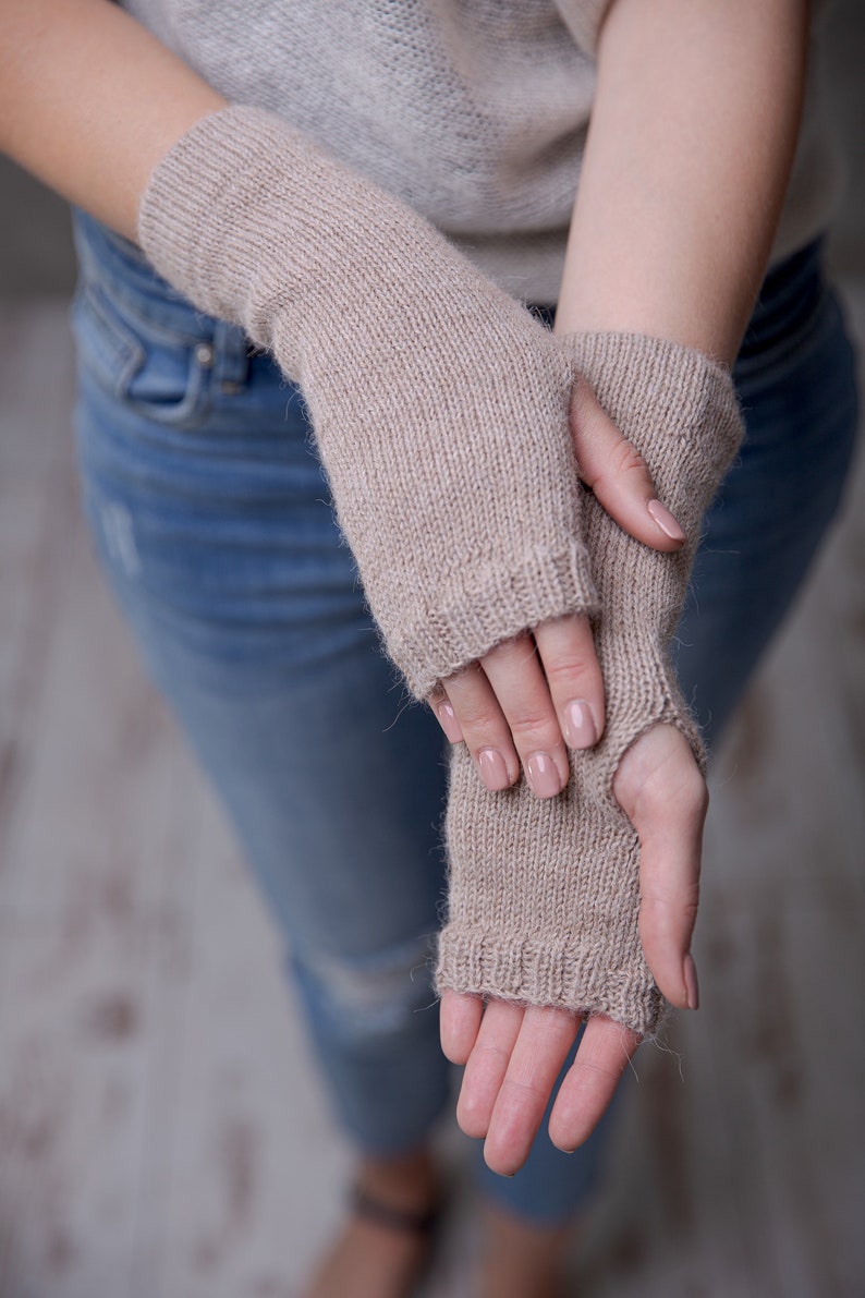 Alpaka-Wolle Armstulpen, gestrickte Pulswärmer, fingerlose Handschuhe, Handwärmer, Winterhandschuhe, fingerlose Fäustlinge Bild 4