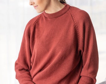 Pull bordeaux tricoté, pull chaud mérinos, pull en laine mérinos, pull pour femme, pull slow fashion, pull minimaliste en laine mérinos