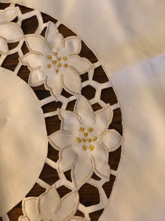 Vintage White Poinsettia Linen - image 4