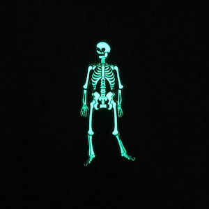 Glow-in-the-Dark bewegliches Skelett Anstecknadel - Gunmetal Emaille