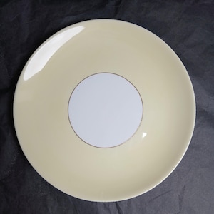 Wedgwood Yellow &#39;April Colours&#39; Round Platter in Primrose Yellow With Beaded Gilt Trims