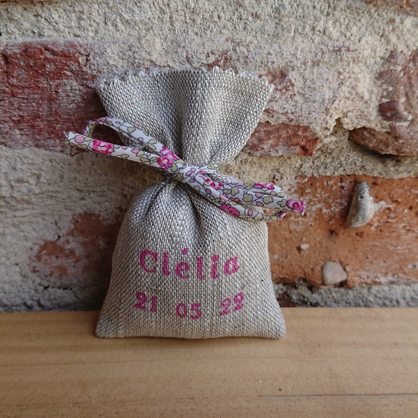 Sachet pour dragées en lin naturel, inscription rose et cordon liberty Eloïse rose