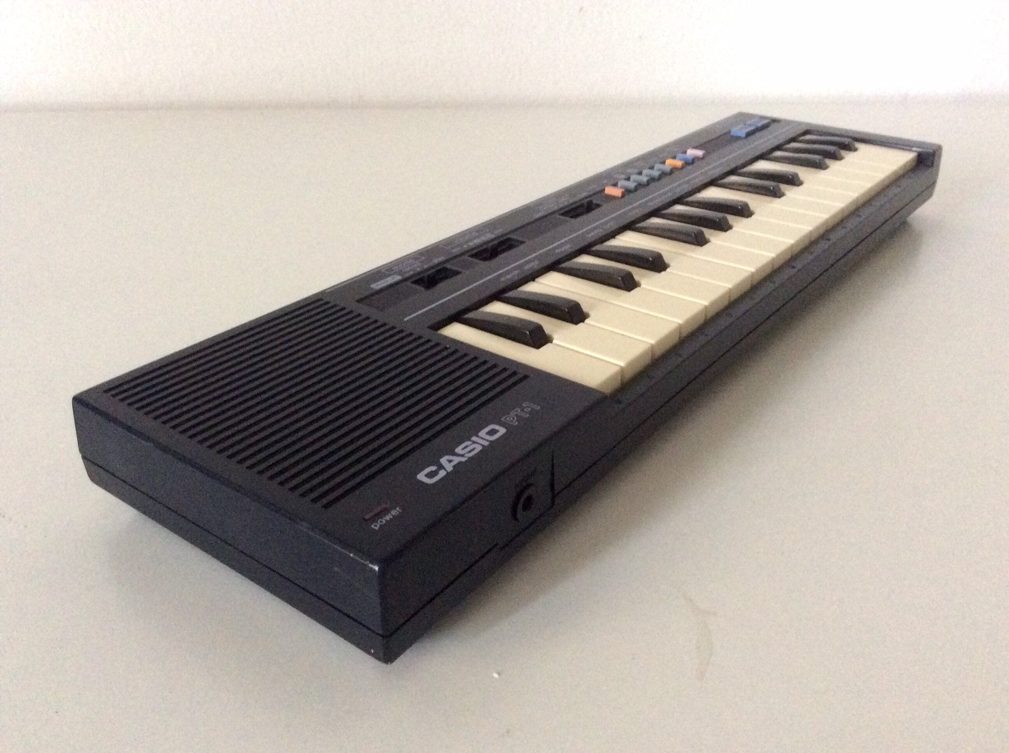 Casio store mini synthesizer