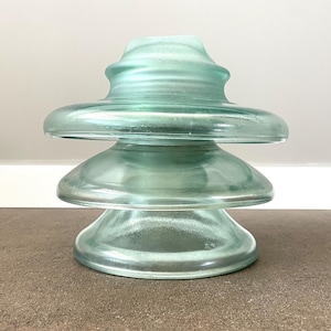 Vintage Extra Large Glass RP-4G 1T Isolator, hellgrüner Isolator, Dreifach Glaskuppel.