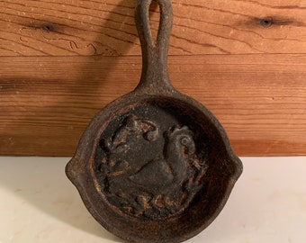 Vintage Cast Iron Miniature Skillet with Bird – Pan - Spoon Rest - Primitive Kitchen – Rustic Décor – Wilton Cast Iron – Wrightsville, PA