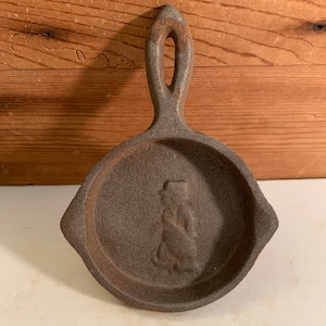 Vintage Cast Iron Miniature Skillet – Pan - Spoon Rest - Primitive Kitchen – Rustic Décor – Wilton Cast Iron – Wrightsville, PA