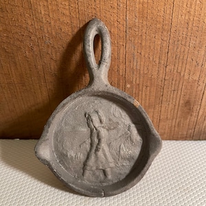 Vintage Cast Iron Miniature Skillet - Pilgrim Girl – Pan - Spoon Rest - Primitive Kitchen – Rustic Décor – Wilton – Wrightsville, PA