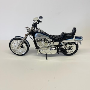 Harley Davidson 2016 Breakout | Scale 1/18 Model Motorcycle