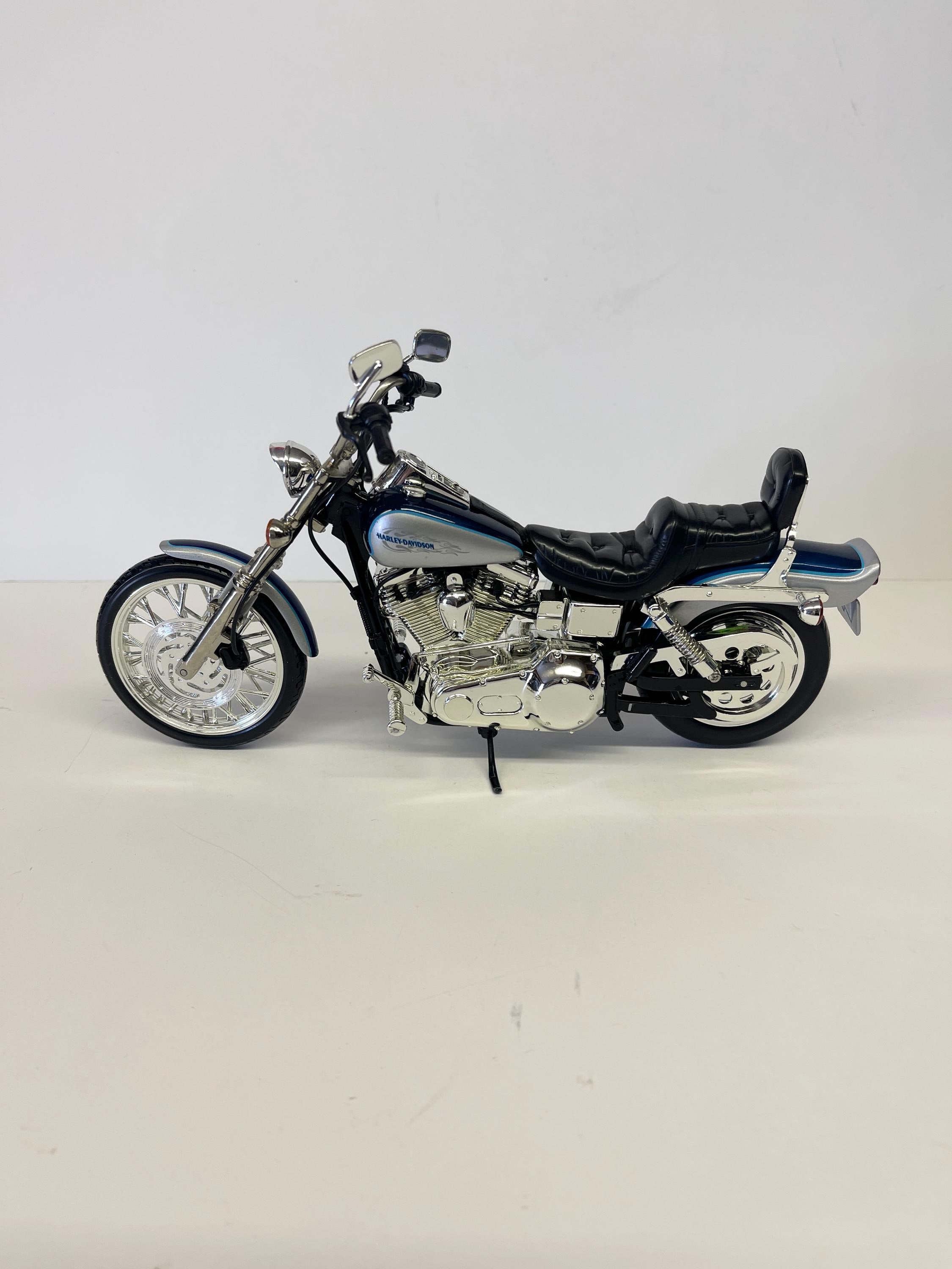 Harley-Davidson Ultra Classic 1/10スケール Harley-Davidson Ultra Classic 1/10スケール