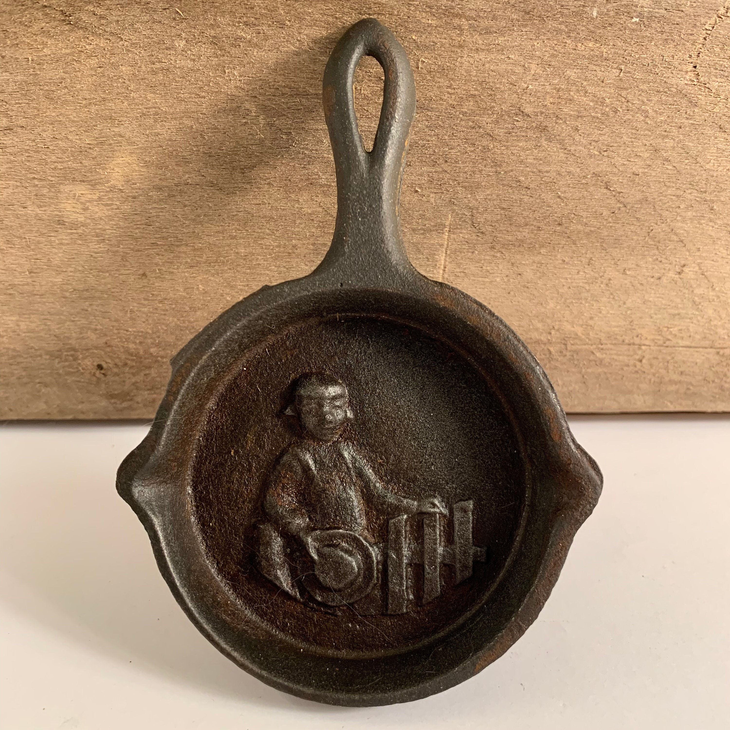 Lodge Bass Pro Shops Cast Iron Mini Skillet/Spoon Rest