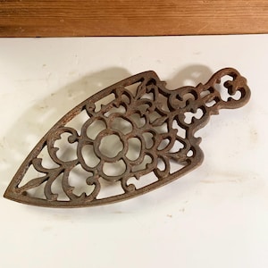 Large, Footed Vintage Cast Iron Trivet – Primitive Kitchen – Rustic Décor – Farmhouse Country – Wilton Cast Iron – Wrightsville, PA