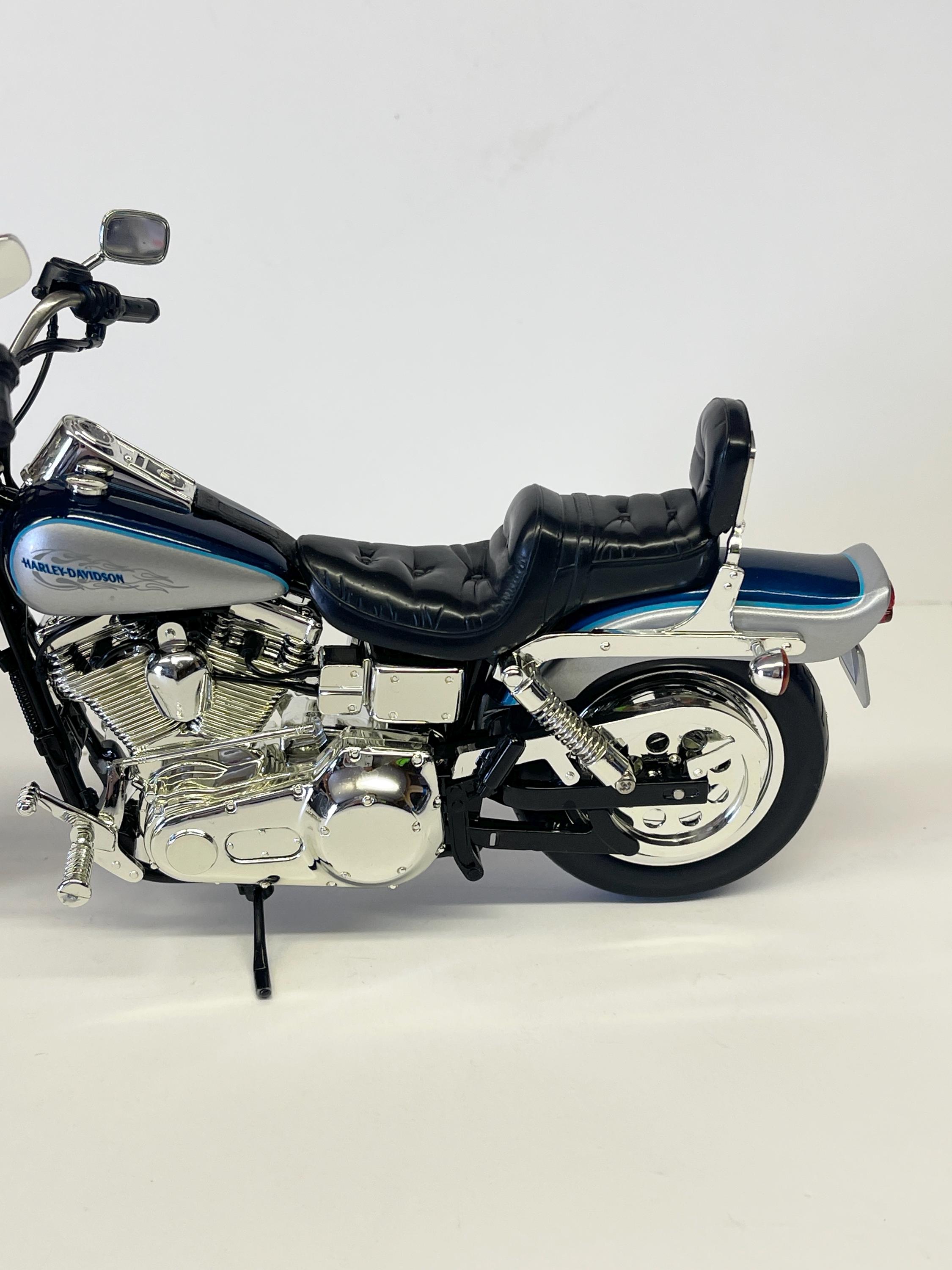 Hot Wheels Collectibles Harley-davidson Motorcycle Model 1:10
