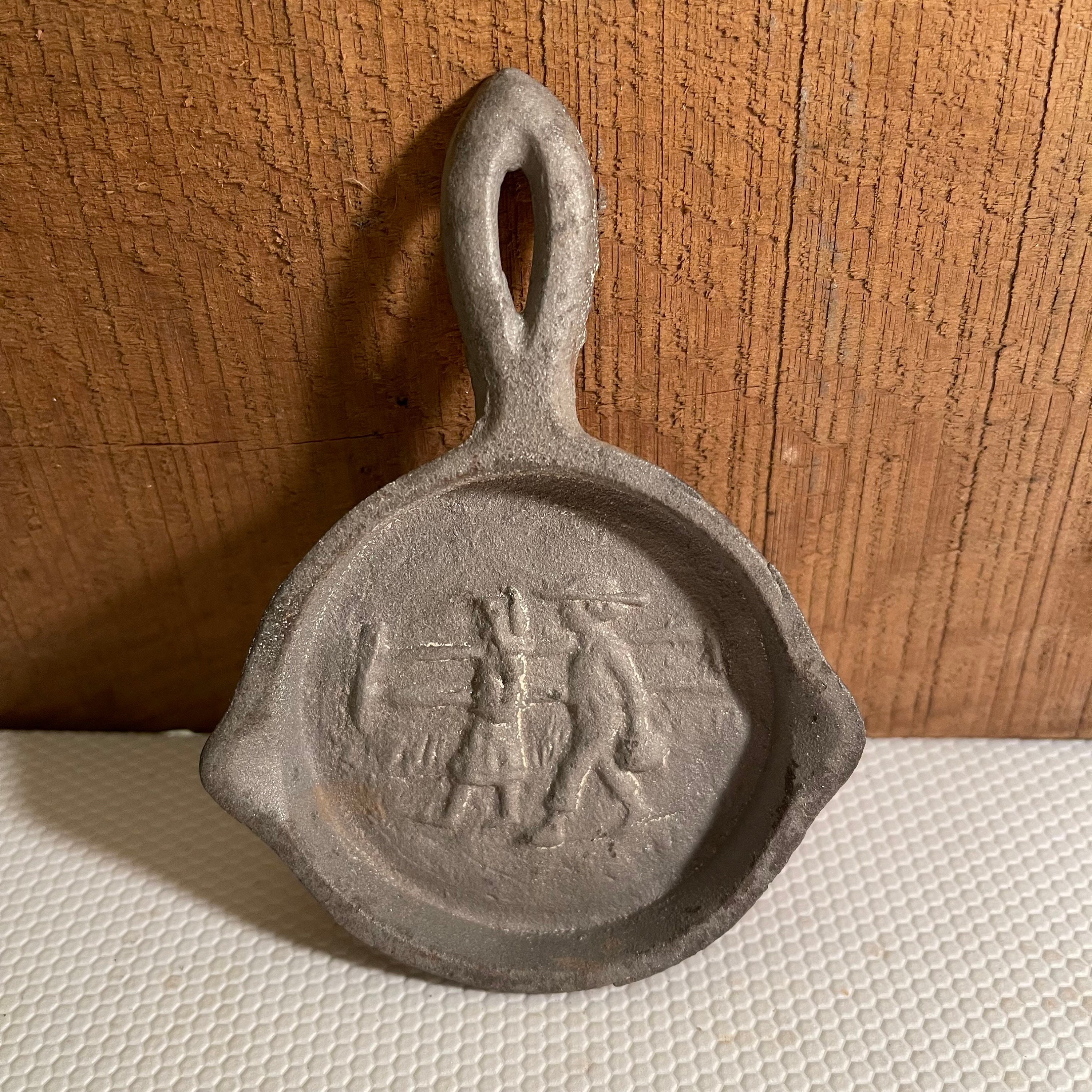 Vintage Cast Iron Miniature Skillet - Amish Kids – Pan - Spoon Rest - Primitive Kitchen – Rustic Décor – Wilton Cast Iron – Wrightsville, PA