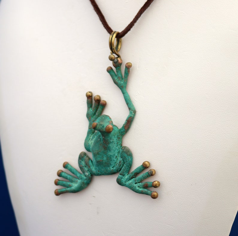 Frog jewelry Science Jewelry Vintage Frog Necklace Toad Jewelry Amphibian Necklace Green Frog Pendant Nature Jewelry Frog Necklace