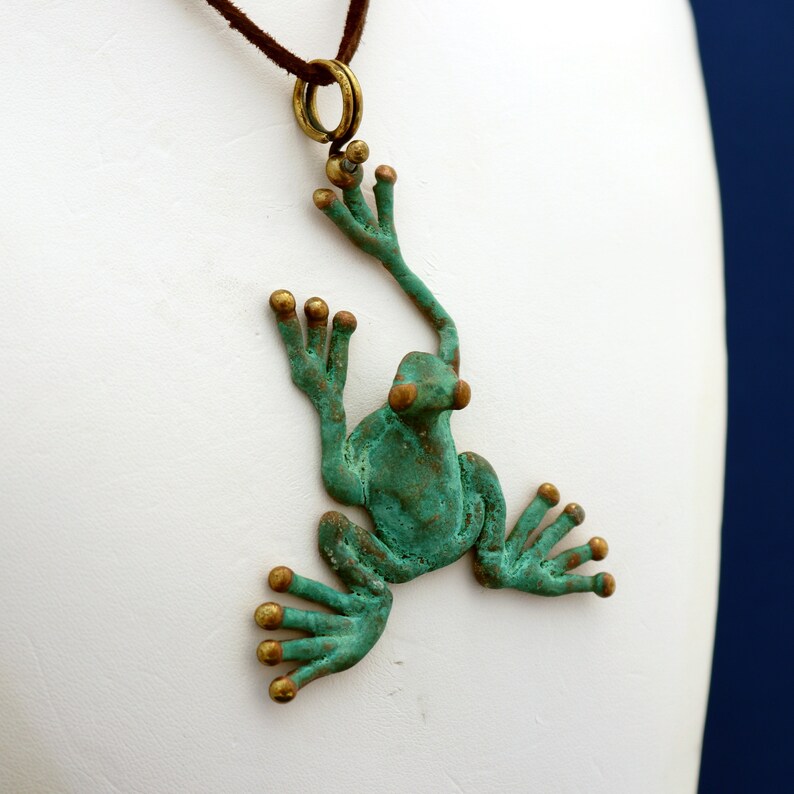 Frog jewelry Science Jewelry Vintage Frog Necklace Toad Jewelry Amphibian Necklace Green Frog Pendant Nature Jewelry Frog Necklace