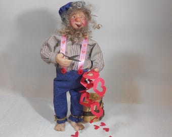 Valentine Elf with Heart Garland, Handmade Valentine decoration, Shelf Sitter Elf, Posable Elf, Valentine Gift