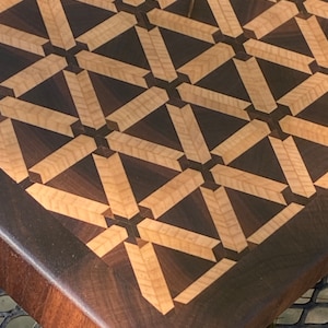 Scaffold pattern end grain cutting board