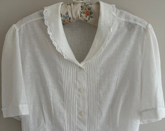 Vintage blouse, white blouse, 80's blouse, pintuck, lace collar, white shirt, ladies blouse, 80's shirt, summer blouse, cotton blouse