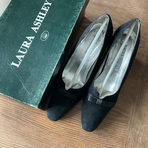 Laura Ashley shoes, vintage shoes, 80&#39;s shoes, suede shoes, leather shoes, 80&#39;s, EU 38.5, Laura Ashley vintage, black shoes, bow shoes